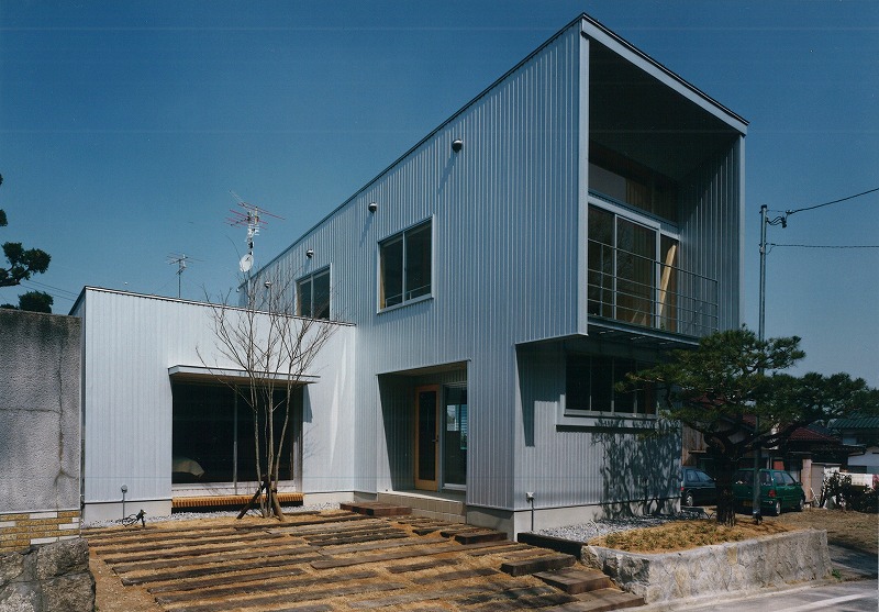 ��{�̓񐢑яZ��