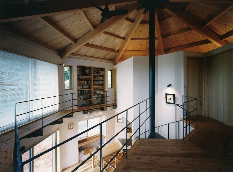 �X�̒��̔��p�`