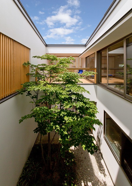 �z�����̂��钬��