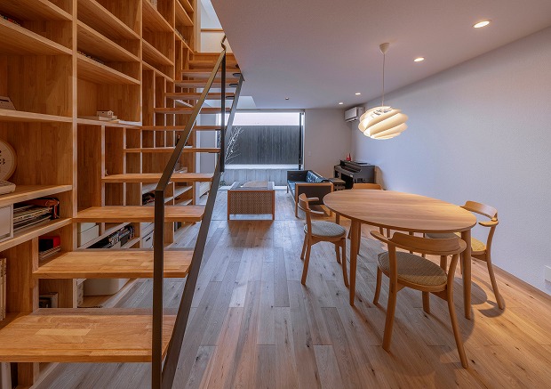 �{�I�ƕ�炷��